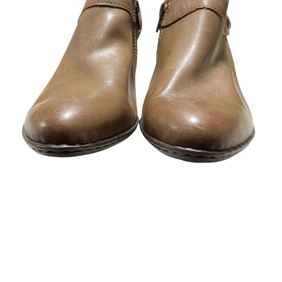 Born Leather 9.5 Side Zip 2 1/2 inch Heel Boots D47506 - Picture 4 of 12